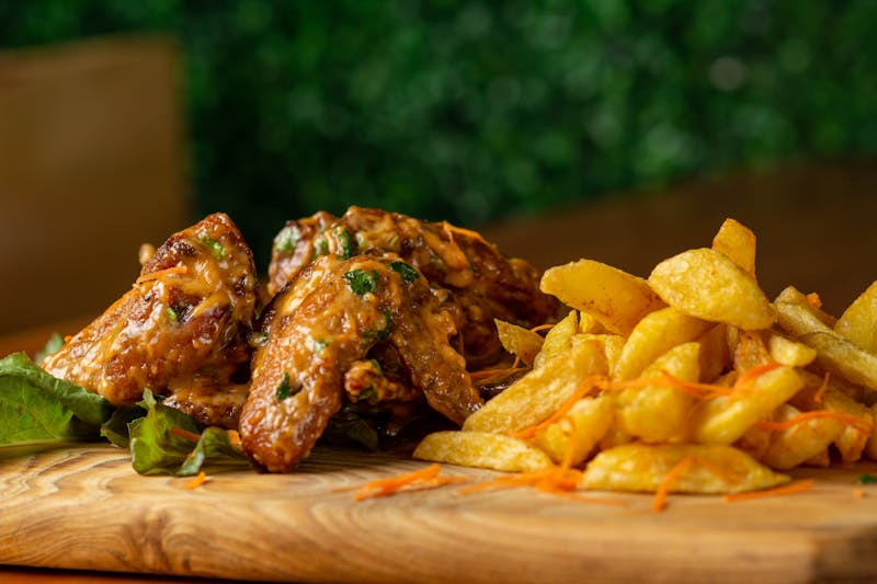 Buffalo fire wings at Wing Snob